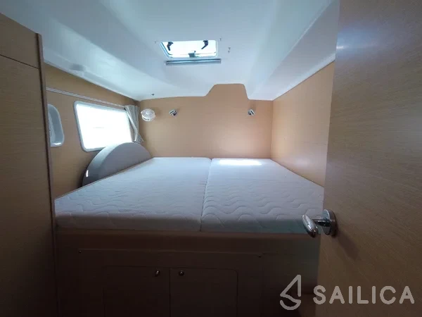Lagoon 380 - Yacht Charter Sailica