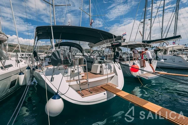 Sun Odyssey 49i - Yacht Charter Sailica