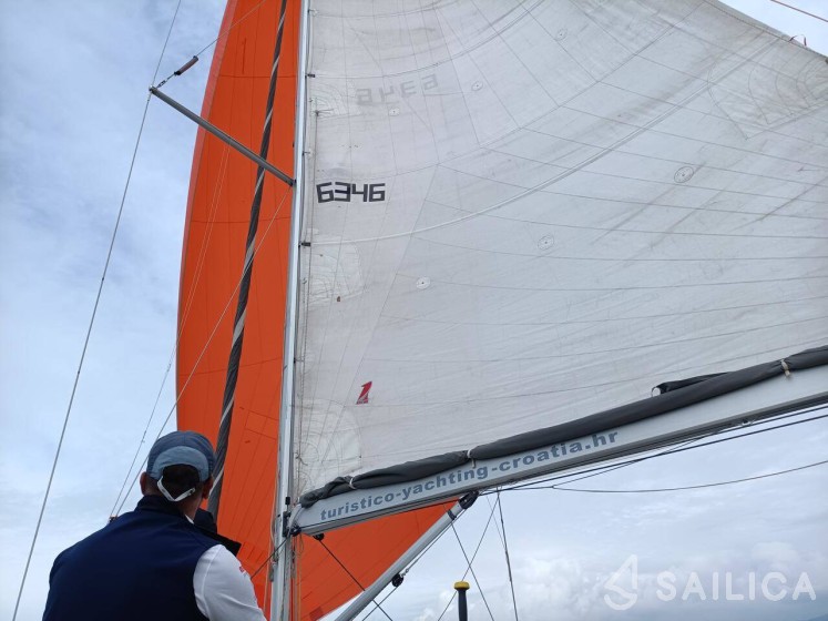 More 55 - Yacht Charter Sailica