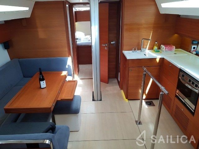More 55 - Yacht Charter Sailica