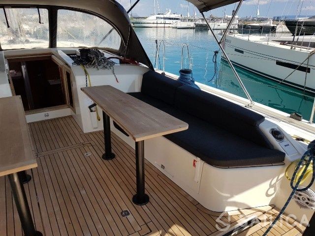 More 55 - Yacht Charter Sailica