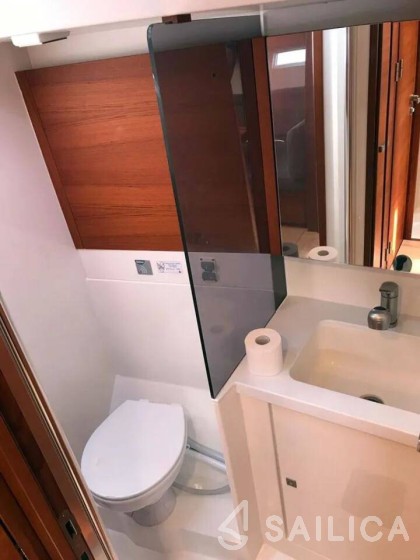 More 55 - Yacht Charter Sailica
