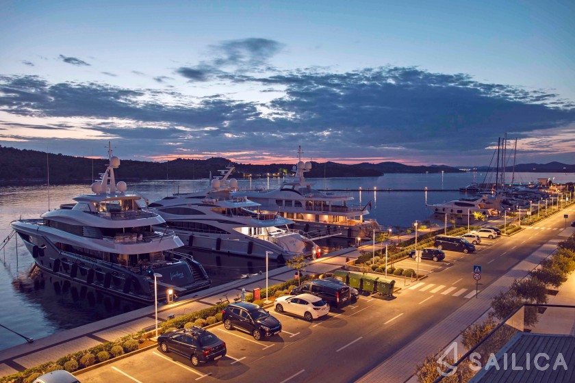 More 55 - Yacht Charter Sailica