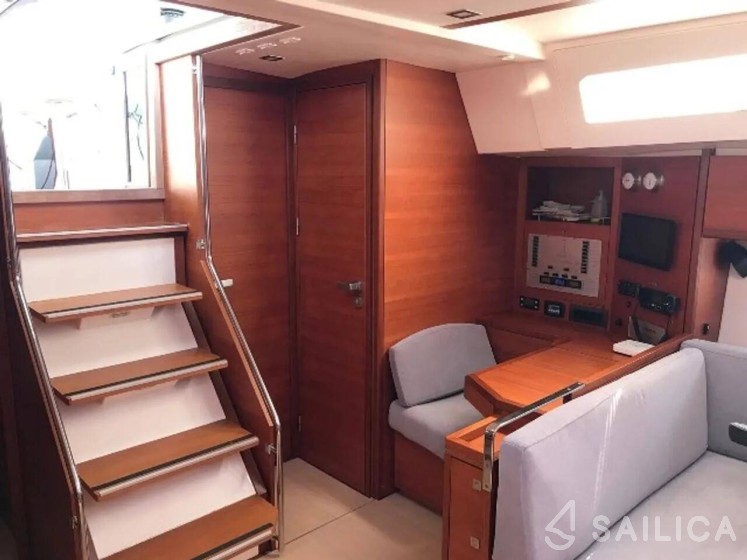 More 55 - Yacht Charter Sailica