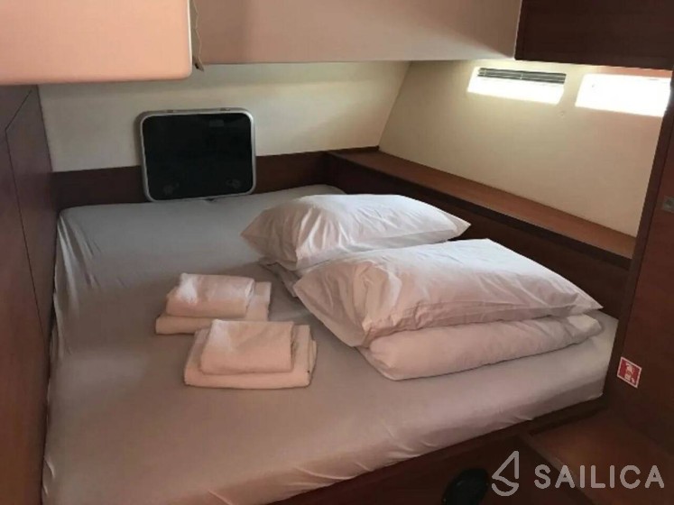 More 55 - Yacht Charter Sailica