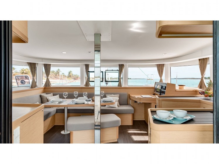 Lagoon 42 - Yacht Charter Sailica