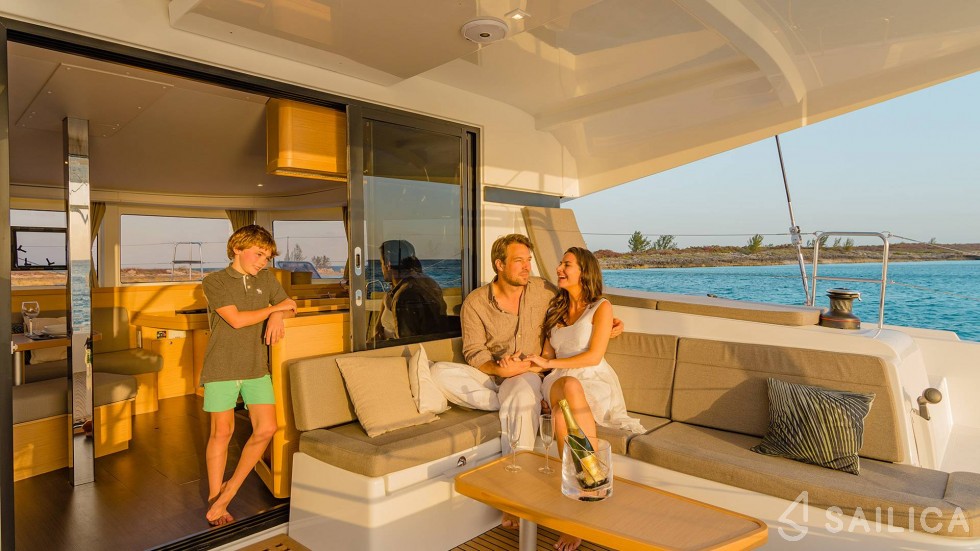 Lagoon 42 - Yacht Charter Sailica