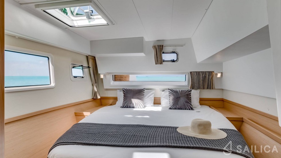 Lagoon 42 - Yacht Charter Sailica