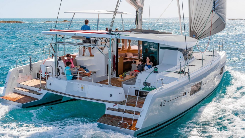 Lagoon 42 - Yacht Charter Sailica