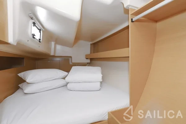 Elan 350 - Yacht Charter Sailica
