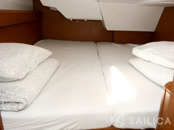 Sun Odyssey 389 - Yacht Charter Sailica