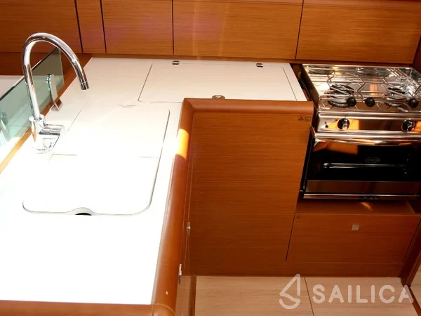 Sun Odyssey 389 - Yacht Charter Sailica