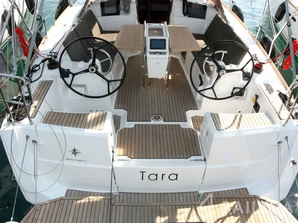 Sun Odyssey 389 - Yacht Charter Sailica
