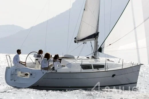 Sun Odyssey 32i - Yacht Charter Sailica