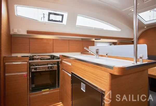 Elan 40 Impression - Yacht Charter Sailica