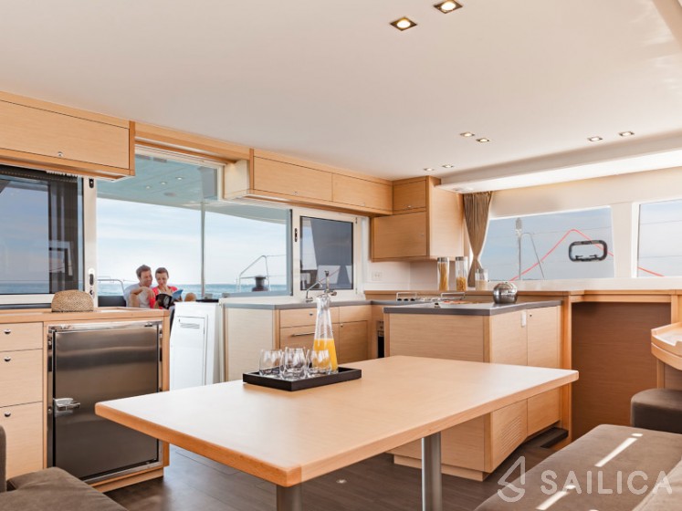 Lagoon 450  Flybridge - Yacht Charter Sailica