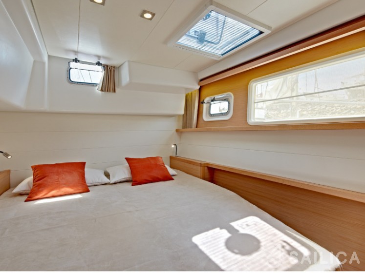 Lagoon 450  Flybridge - Yacht Charter Sailica