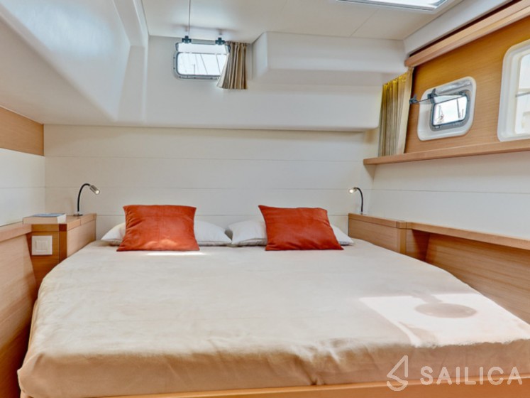 Lagoon 450  Flybridge - Yacht Charter Sailica