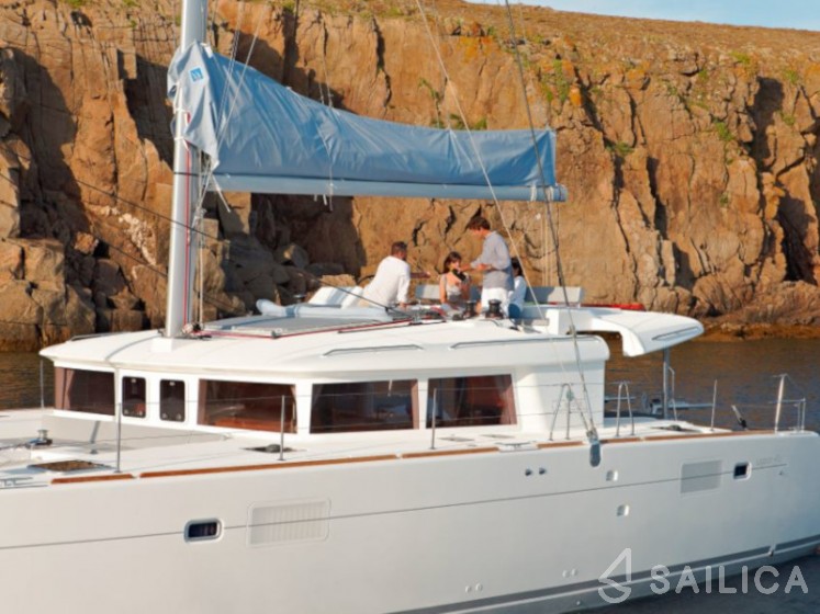 Lagoon 450  Flybridge - Yacht Charter Sailica