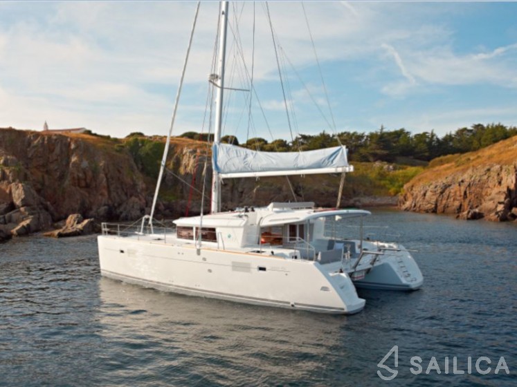 Lagoon 450  Flybridge - Yacht Charter Sailica