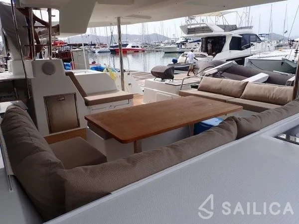 Saona 47 - Yacht Charter Sailica