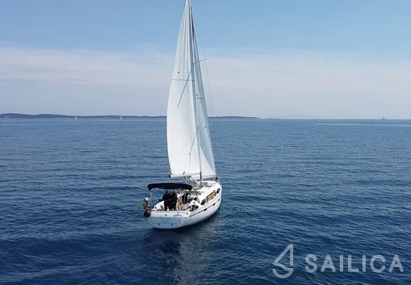 Bavaria 41 Cruiser - Yacht Charter Sailica
