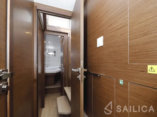 Lagoon 40 - Yacht Charter Sailica