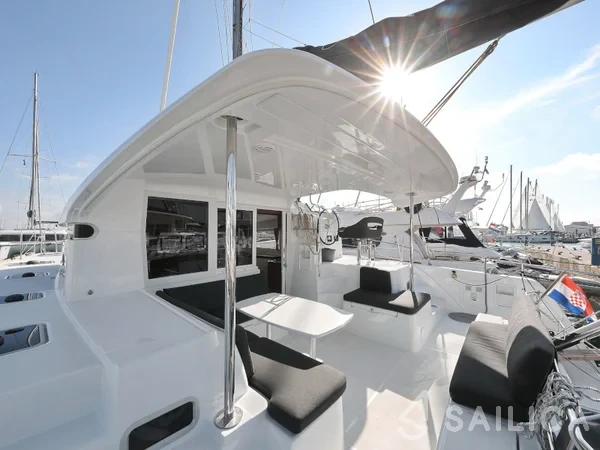 Lagoon 40 - Yacht Charter Sailica