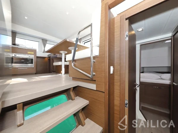 Lagoon 40 - Yacht Charter Sailica