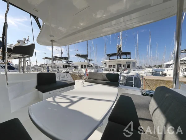 Lagoon 40 - Yacht Charter Sailica