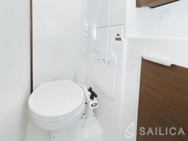 Lagoon 40 - Yacht Charter Sailica