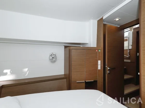 Lagoon 40 - Yacht Charter Sailica