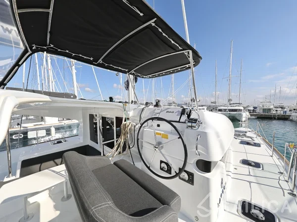 Lagoon 40 - Yacht Charter Sailica
