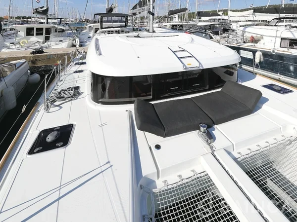 Lagoon 40 - Yacht Charter Sailica