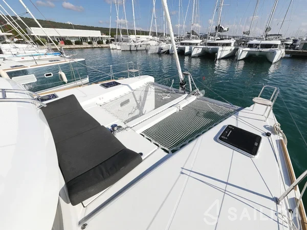 Lagoon 40 - Yacht Charter Sailica