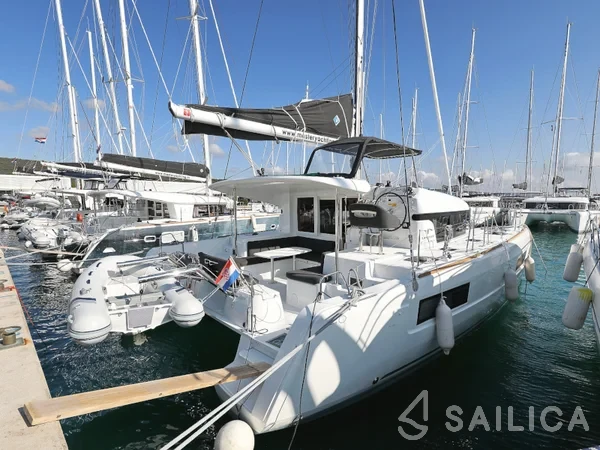 Lagoon 40 - Yacht Charter Sailica