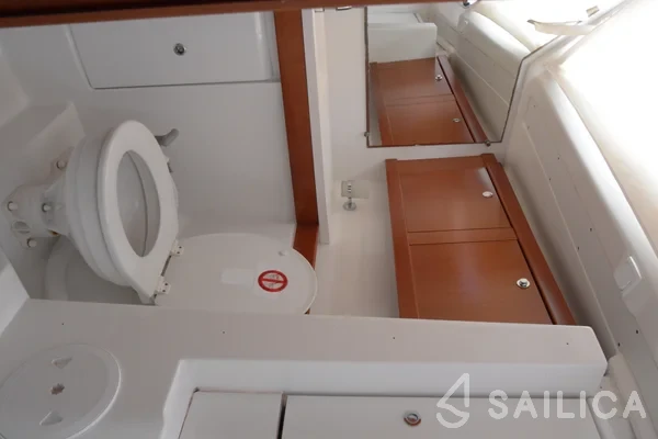 Oceanis 46 - Yacht Charter Sailica