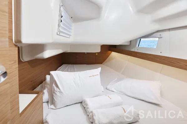 Elan 40 Impression - Yacht Charter Sailica