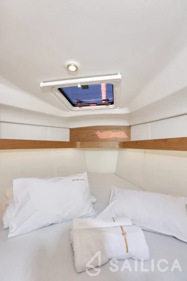 Elan 40 Impression - Yacht Charter Sailica