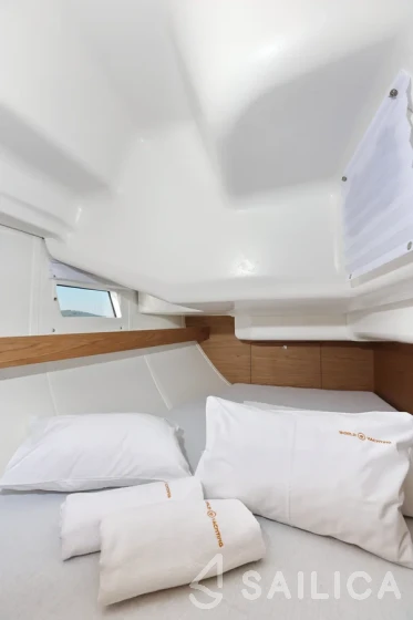 Elan 40 Impression - Yacht Charter Sailica