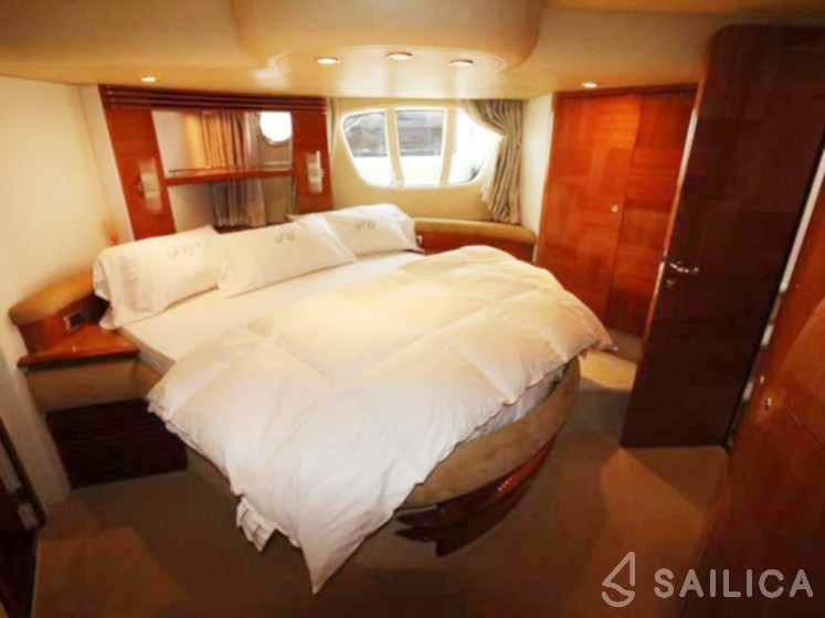 Azimut 55 - Yacht Charter Sailica