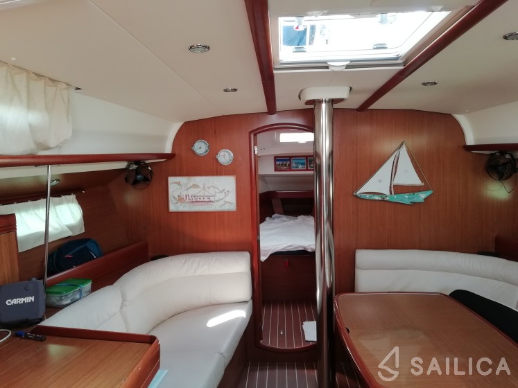 Sun Odyssey 42i - Yacht Charter Sailica