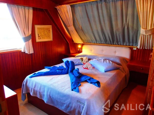 Perama Shipyards 102 - Yacht Charter Sailica