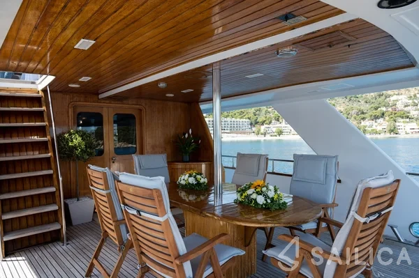 Perama Shipyards 102 - Yacht Charter Sailica