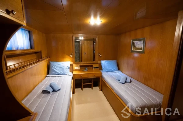 Perama Shipyards 102 - Yacht Charter Sailica