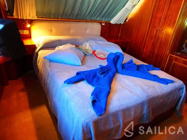 Perama Shipyards 102 - Yacht Charter Sailica