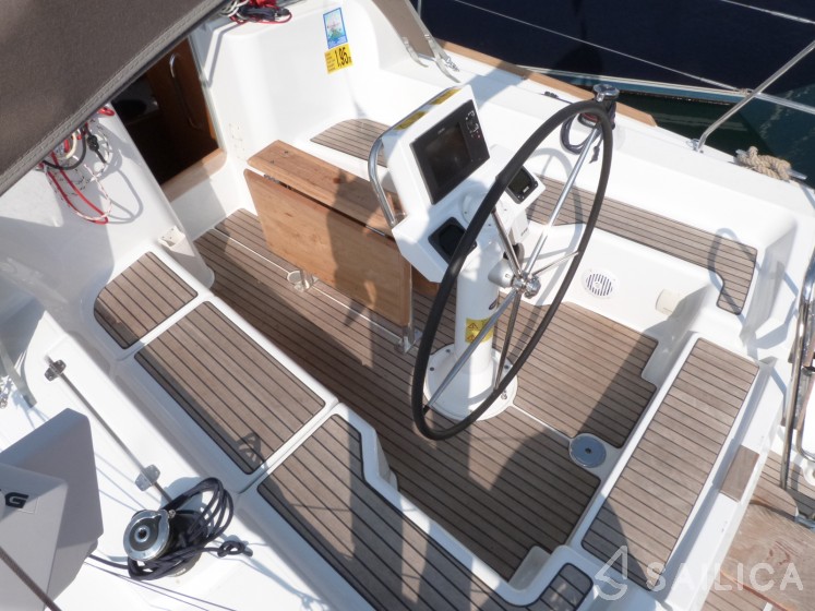 Sun Odyssey 33i - Yacht Charter Sailica