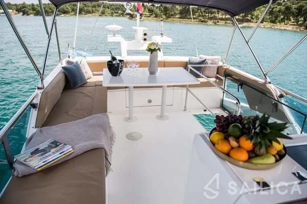 Fairline Squadron 42 - Yacht Charter Sailica