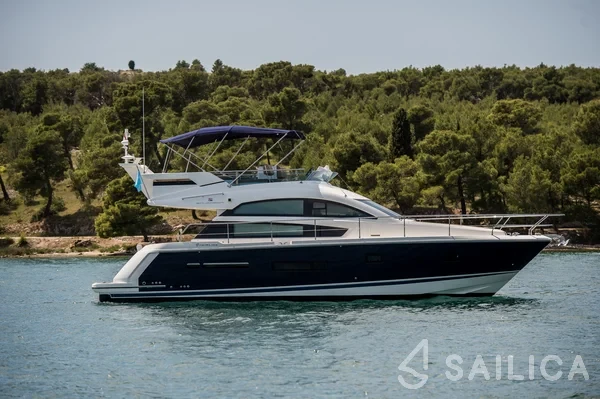 Fairline Squadron 42 - Yacht Charter Sailica