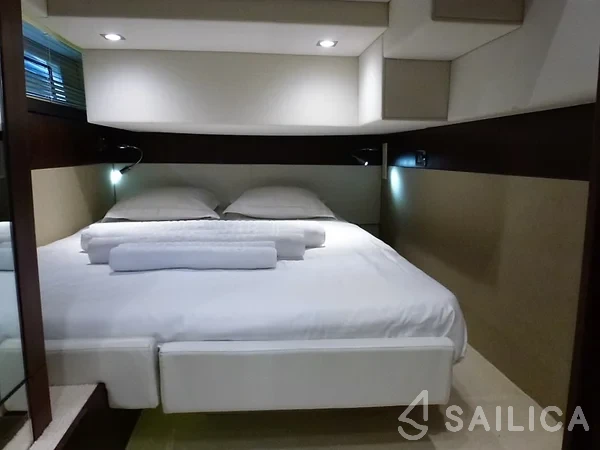 Fairline Squadron 42 - Yacht Charter Sailica